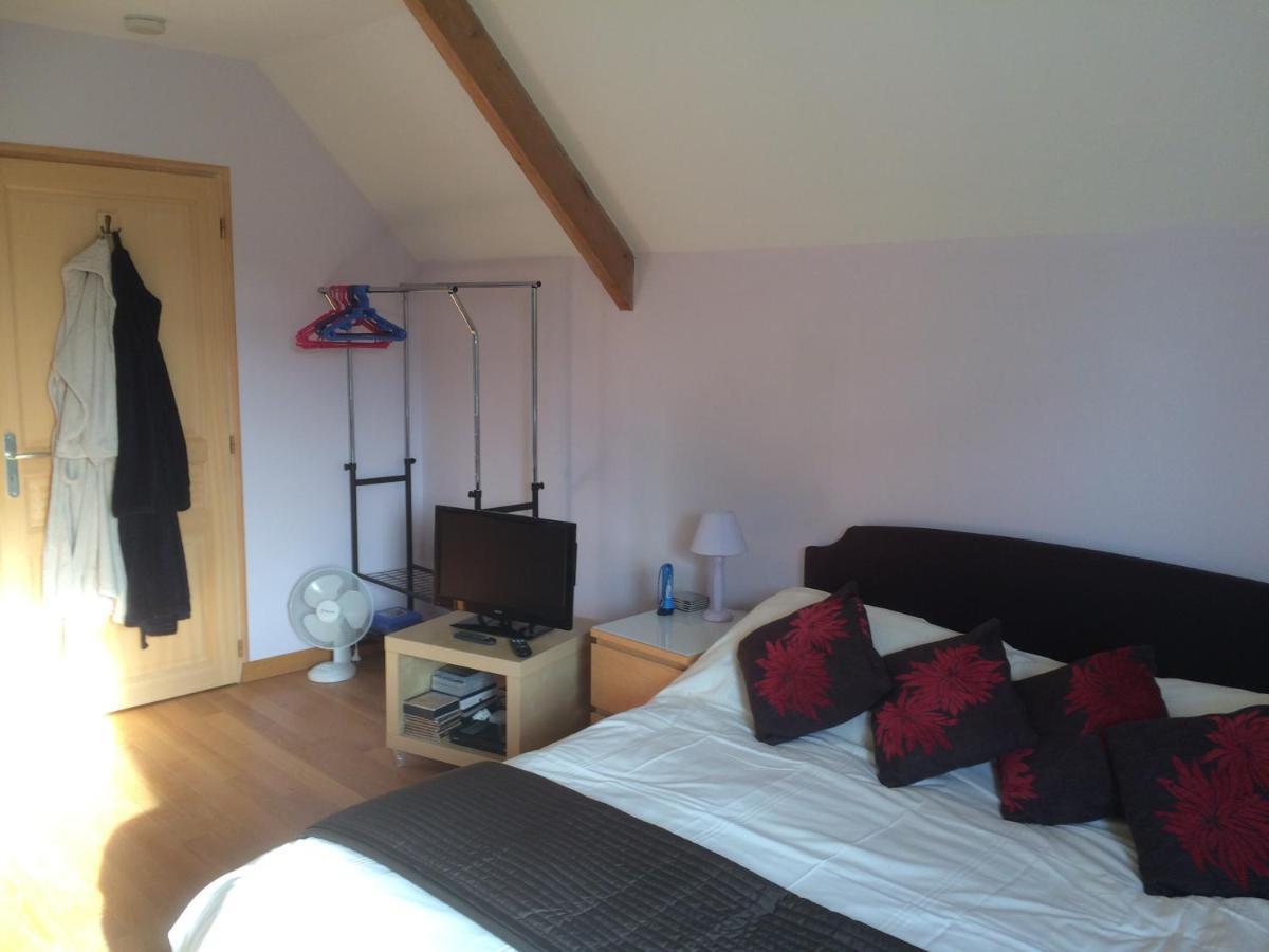 Les Petits Chenes Bed and Breakfast La Pellerine  Εξωτερικό φωτογραφία